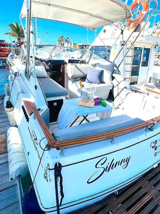 بوتيل فندق أذيخيفي  Barco Sihnny - Puerto Colon