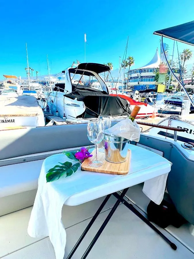فندق أذيخيفي  Barco Sihnny - Puerto Colon 0*,