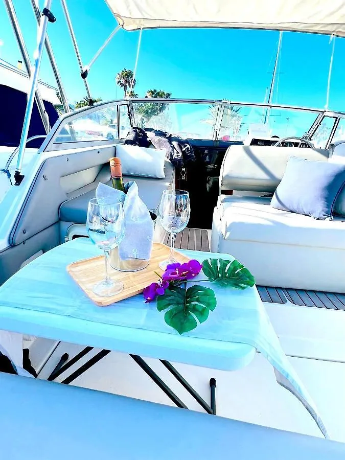 بوتيل فندق أذيخيفي  Barco Sihnny - Puerto Colon