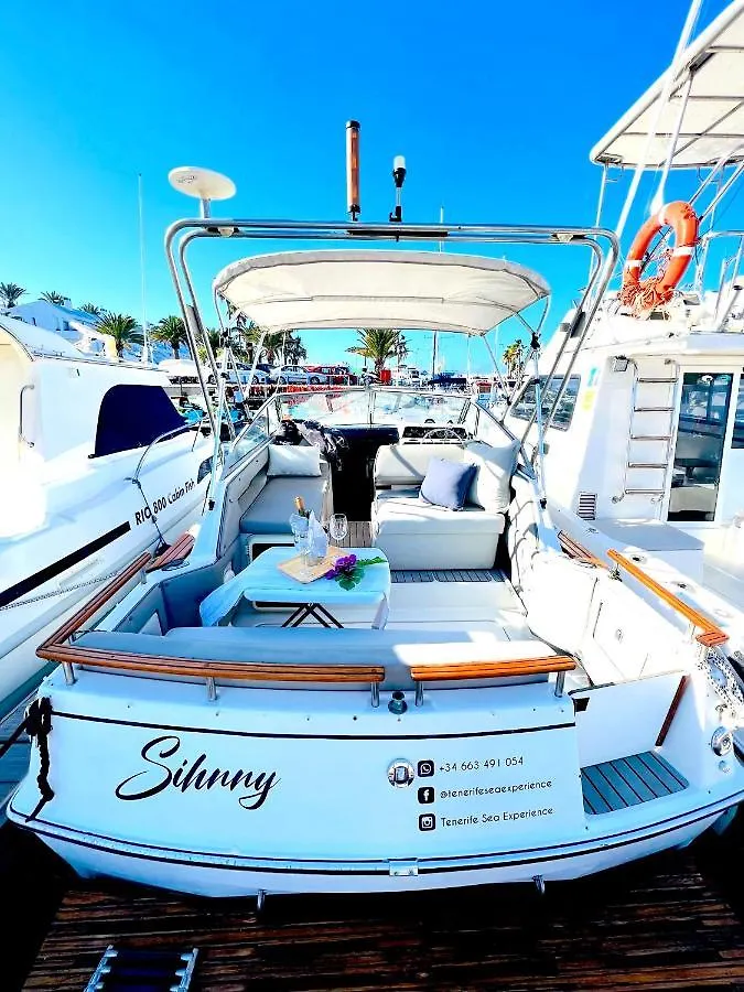 فندق أذيخيفي  Barco Sihnny - Puerto Colon 0*,  إسبانيا