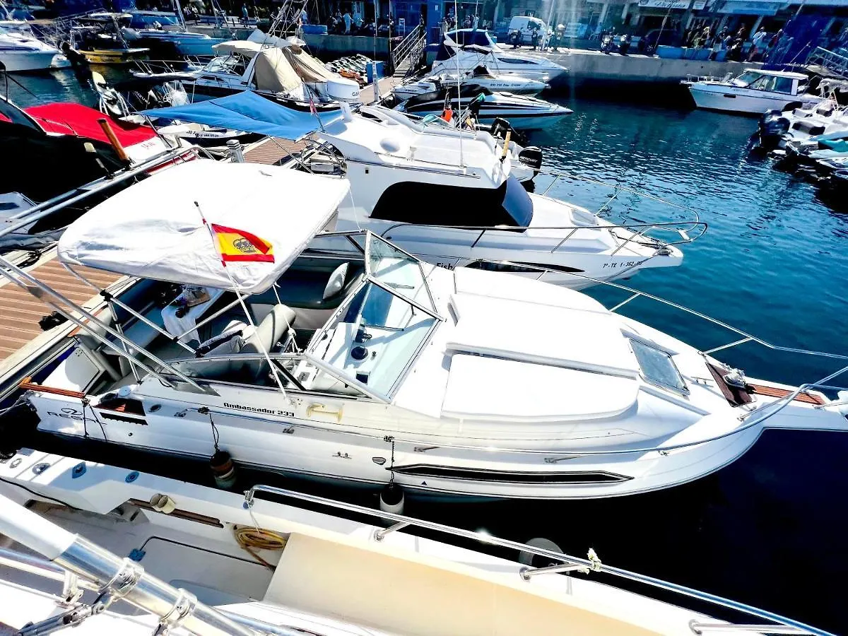 فندق أذيخيفي  Barco Sihnny - Puerto Colon إسبانيا