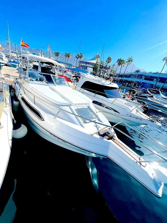 فندق أذيخيفي  Barco Sihnny - Puerto Colon بوتيل