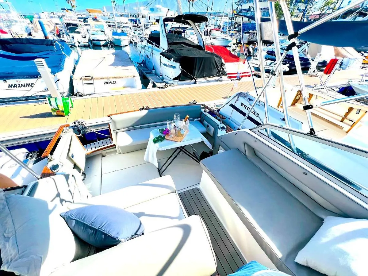 بوتيل فندق أذيخيفي  Barco Sihnny - Puerto Colon إسبانيا
